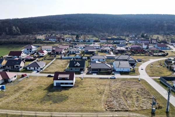PRODEJ stavebního pozemku, Milovice