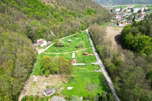 Prodej pozemku/zahrady (1038m2) v přírodním parku Údolí Bílého potoka, Veverská Bítýška.