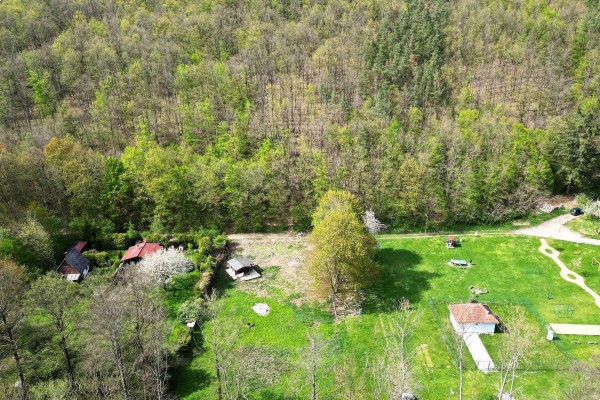 Prodej pozemku/zahrady (1038m2) v přírodním parku Údolí Bílého potoka, Veverská Bítýška.