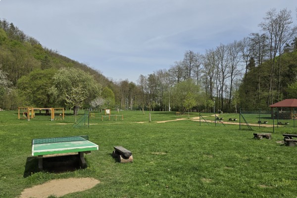 Prodej pozemku/zahrady (1038m2) v přírodním parku Údolí Bílého potoka, Veverská Bítýška.