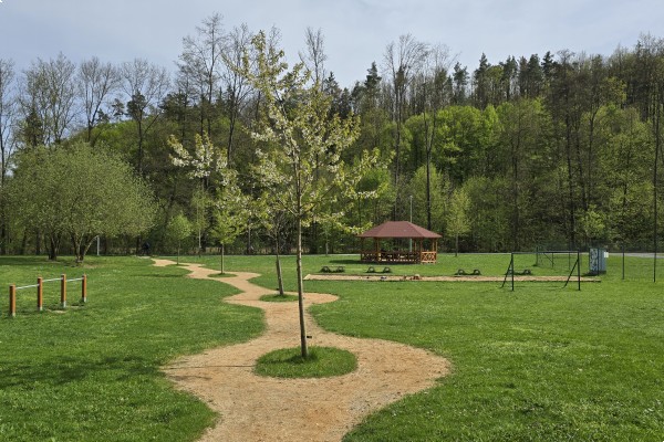 Prodej pozemku/zahrady (1038m2) v přírodním parku Údolí Bílého potoka, Veverská Bítýška.