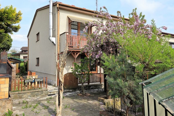 Prodej RD 5+KK (282m2) na pozemku o výměře 392m2 v obci Dolní Loučky