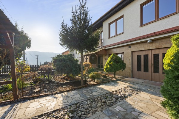 Prodej RD 5+KK (282m2) na pozemku o výměře 392m2 v obci Dolní Loučky