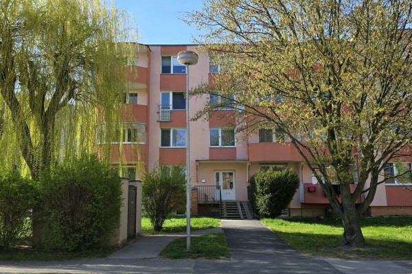 Pronájem bytu 1+1 (35m2) s balkonem a sklepem, Tišnov, Dřínová