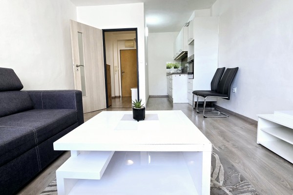 Pronájem bytu 2+KK (47m2) se dvěma lodžiemi, Kuřim, Wolkerova 947