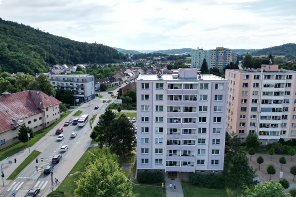 Prodej bytu 3+1 (70m2) s balkonem a sklepem, Kuřim, Na Loučkách 1221/1