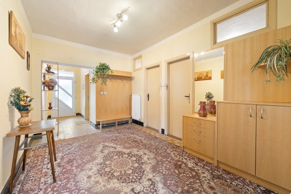 Prodej podsklepeného  RD 4+1 (120m2) s uzavřeným dvorem, zahradou, stodolou a ovocným sadem, Lažánky u Veverské Bítýšky.