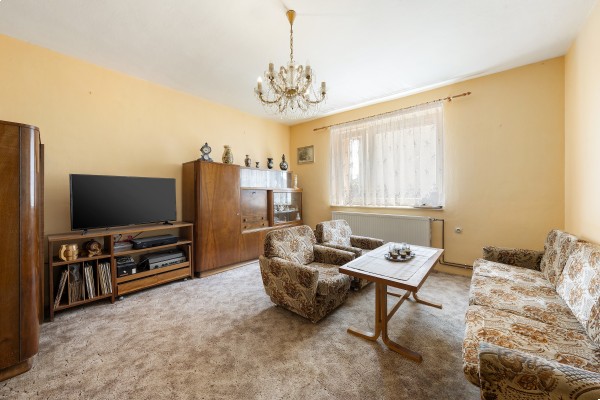 Prodej podsklepeného  RD 4+1 (120m2) s uzavřeným dvorem, zahradou, stodolou a ovocným sadem, Lažánky u Veverské Bítýšky.