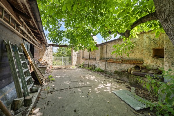 Prodej podsklepeného  RD 4+1 (120m2) s uzavřeným dvorem, zahradou, stodolou a ovocným sadem, Lažánky u Veverské Bítýšky.