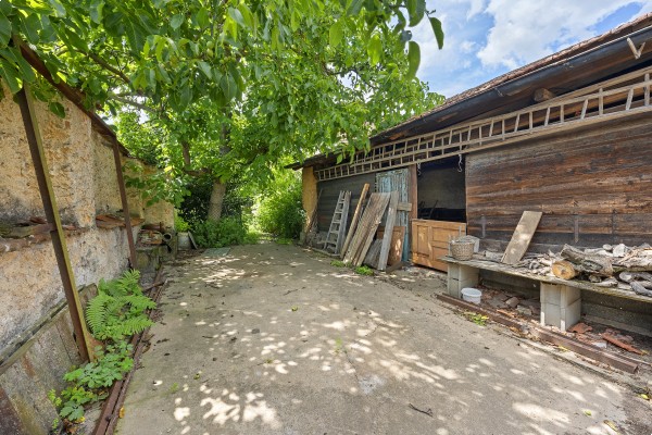 Prodej podsklepeného  RD 4+1 (120m2) s uzavřeným dvorem, zahradou, stodolou a ovocným sadem, Lažánky u Veverské Bítýšky.