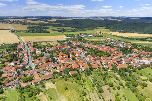 Prodej podsklepeného  RD 4+1 (120m2) s uzavřeným dvorem, zahradou, stodolou a ovocným sadem, Lažánky u Veverské Bítýšky.