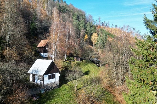 Prodej chaty (45m2), pozemek 768m2 Nedvědice č.e. 87