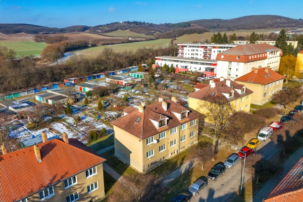 Byt 2+1 (52m2) + 2 sklepy (18,3m2) tzn. 70m2, Jungmannova 911, Kuřim