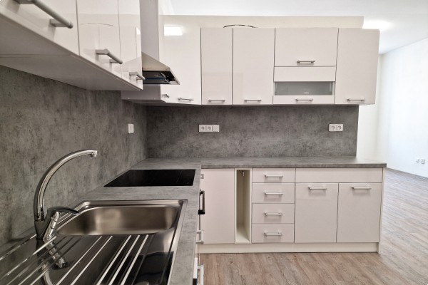 Pronájem bytu 3+KK (95m2) s terasou, Kuřim, Tyršova