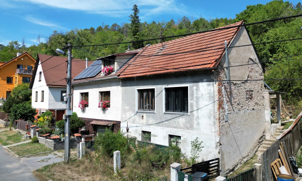 Prodej RD 2KK (56m2) na pozemku 245m2 , Bílovice nad Svitavou, ul. Husova 490 + nedaleká zahrada o výměře 819m2.