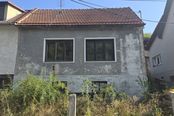 Prodej RD 2KK (56m2) na pozemku 245m2 , Bílovice nad Svitavou, ul. Husova 490 + nedaleká zahrada o výměře 819m2.