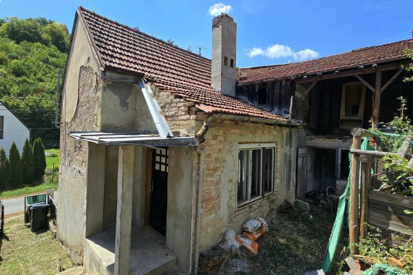 Prodej RD 2KK (56m2) na pozemku 245m2 , Bílovice nad Svitavou, ul. Husova 490 + nedaleká zahrada o výměře 819m2.