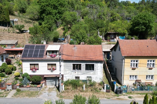 Prodej RD 2KK (56m2) na pozemku 245m2 , Bílovice nad Svitavou, ul. Husova 490 + nedaleká zahrada o výměře 819m2.