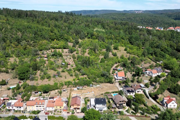 Prodej RD 2KK (56m2) na pozemku 245m2 , Bílovice nad Svitavou, ul. Husova 490 + nedaleká zahrada o výměře 819m2.