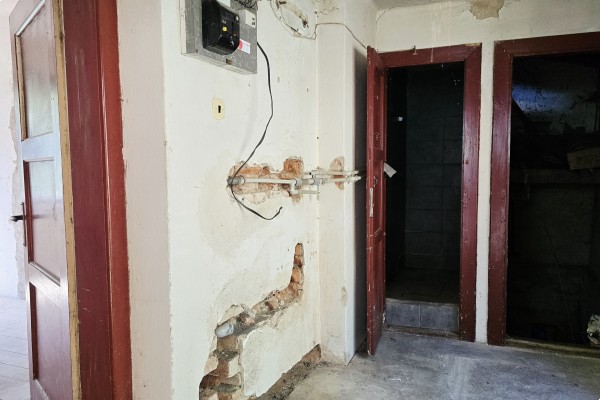 Prodej RD 2KK (56m2) na pozemku 245m2 , Bílovice nad Svitavou, ul. Husova 490 + nedaleká zahrada o výměře 819m2.