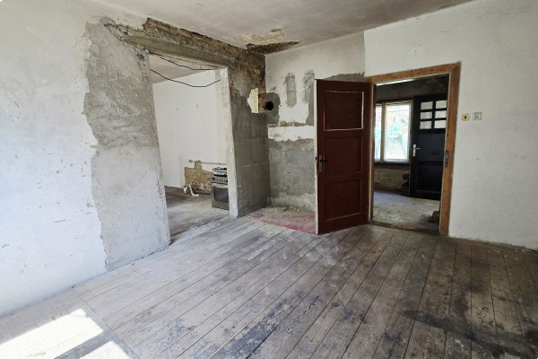 Prodej RD 2KK (56m2) na pozemku 245m2 , Bílovice nad Svitavou, ul. Husova 490 + nedaleká zahrada o výměře 819m2.