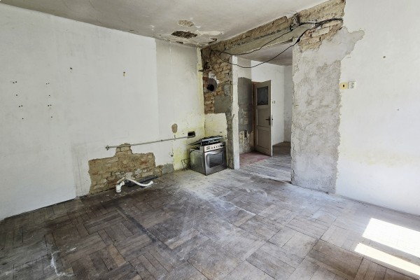 Prodej RD 2KK (56m2) na pozemku 245m2 , Bílovice nad Svitavou, ul. Husova 490 + nedaleká zahrada o výměře 819m2.