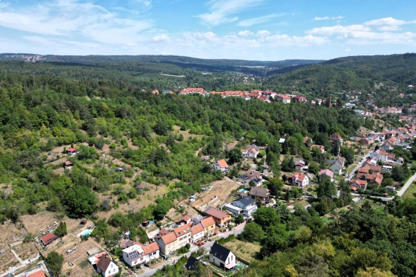 Prodej RD 2KK (56m2) na pozemku 245m2 , Bílovice nad Svitavou, ul. Husova 490 + nedaleká zahrada o výměře 819m2.